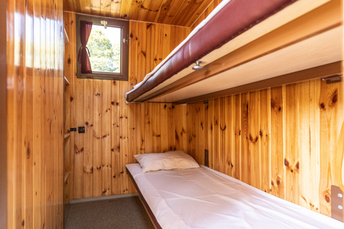 Interiér lodě - První kajuta - spodní postel